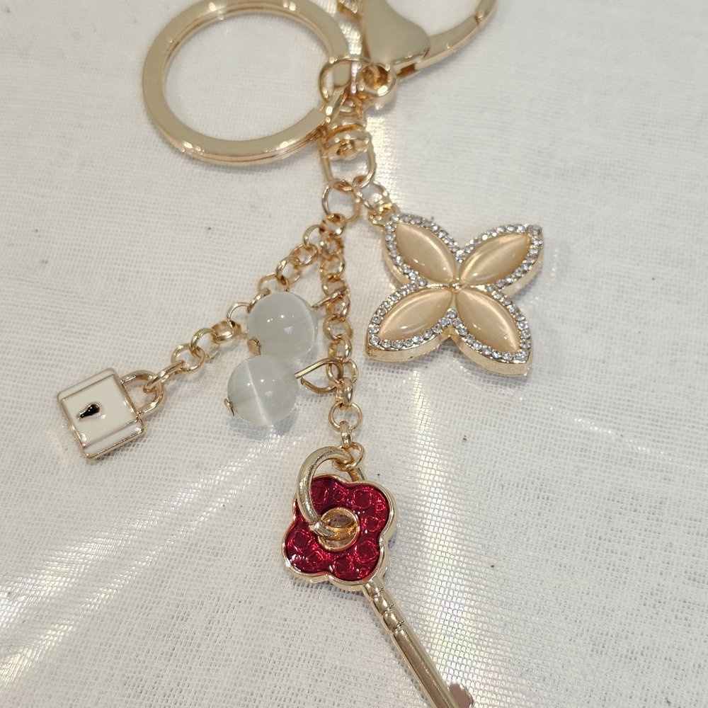 NWT - crystal key and lock keychain. pearl clover gold red white enamel.